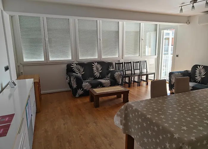 Large Apartment Near Fira And City Center