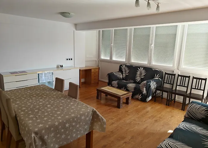 Large Apartment Near Fira And City Center