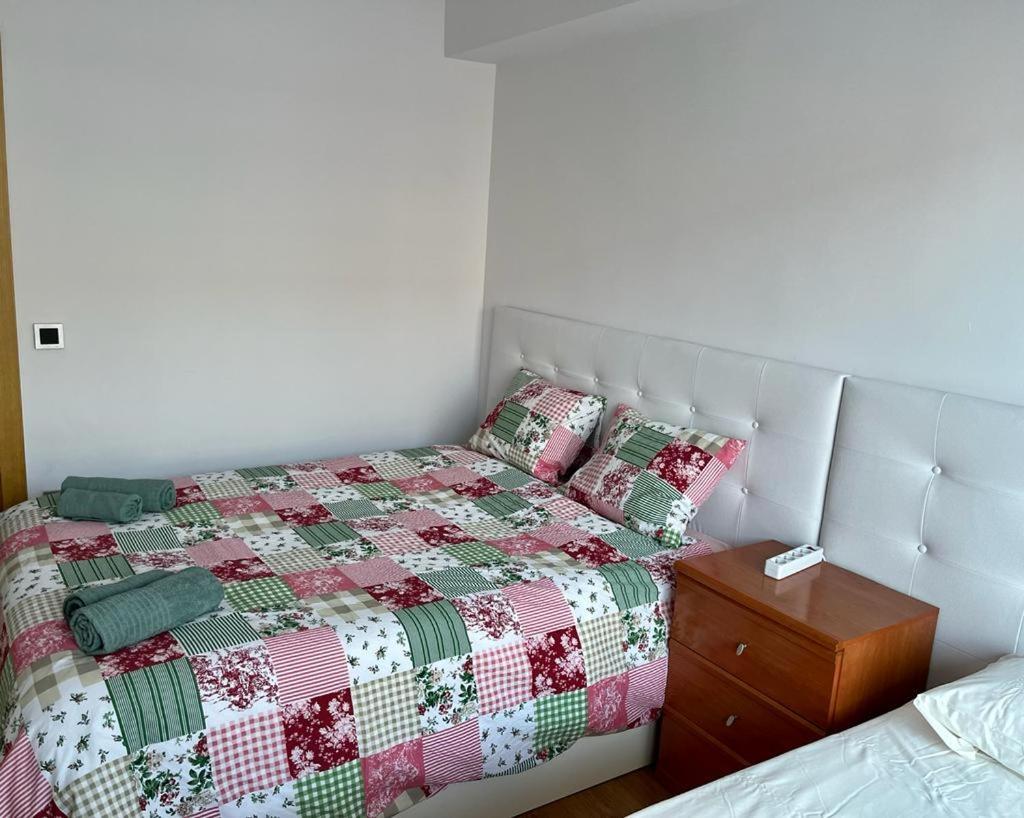 Large Near Fira And Center Apartament