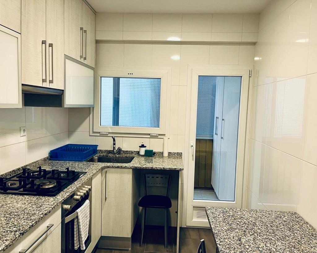 Large Near Fira And Center Apartament *